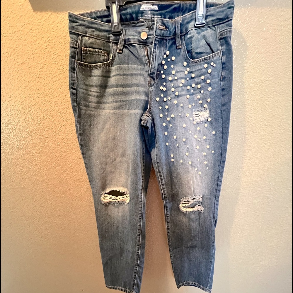 Project RUNAWAY, size 4, blue color.